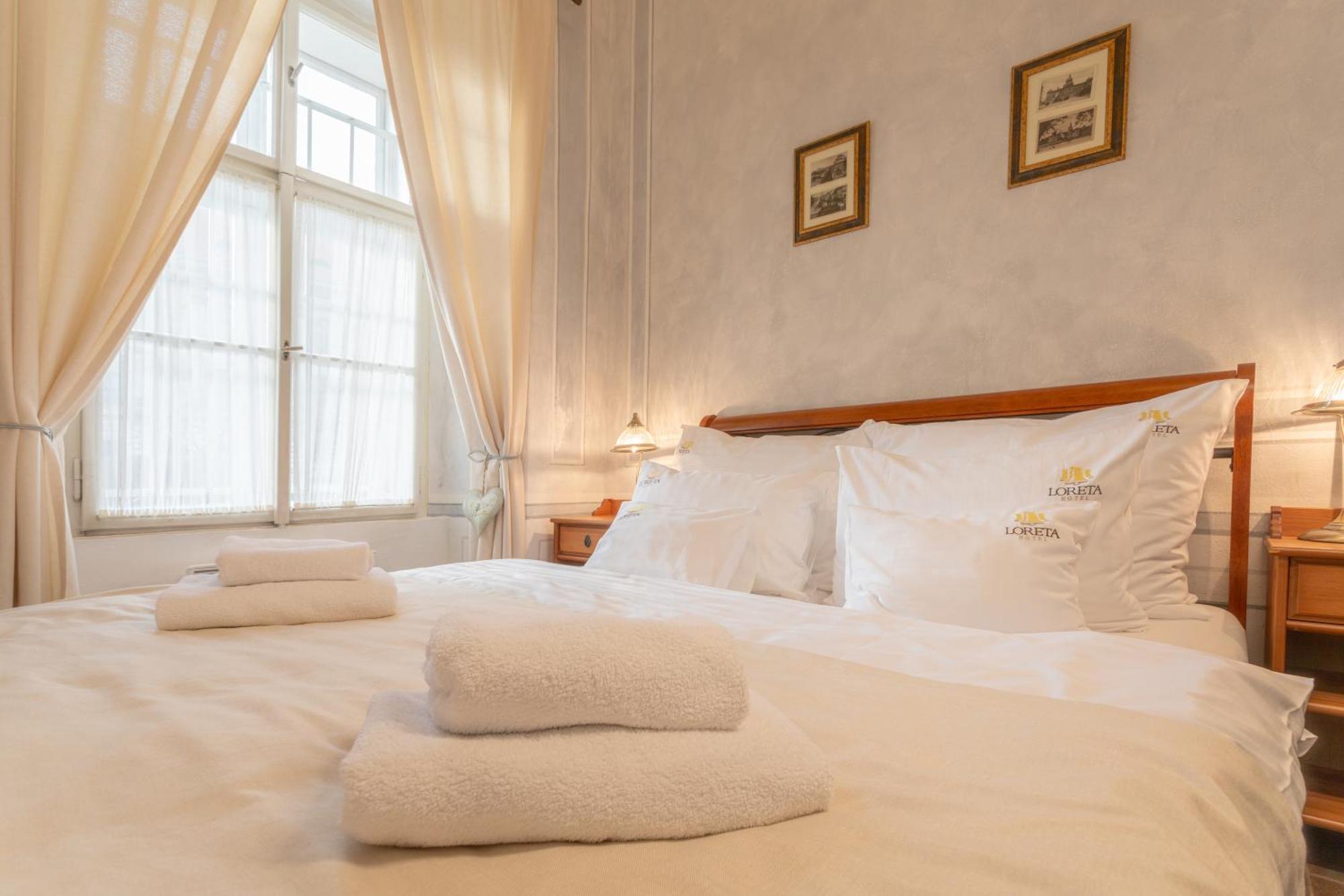 Loreta Hotel Прага Екстер'єр фото