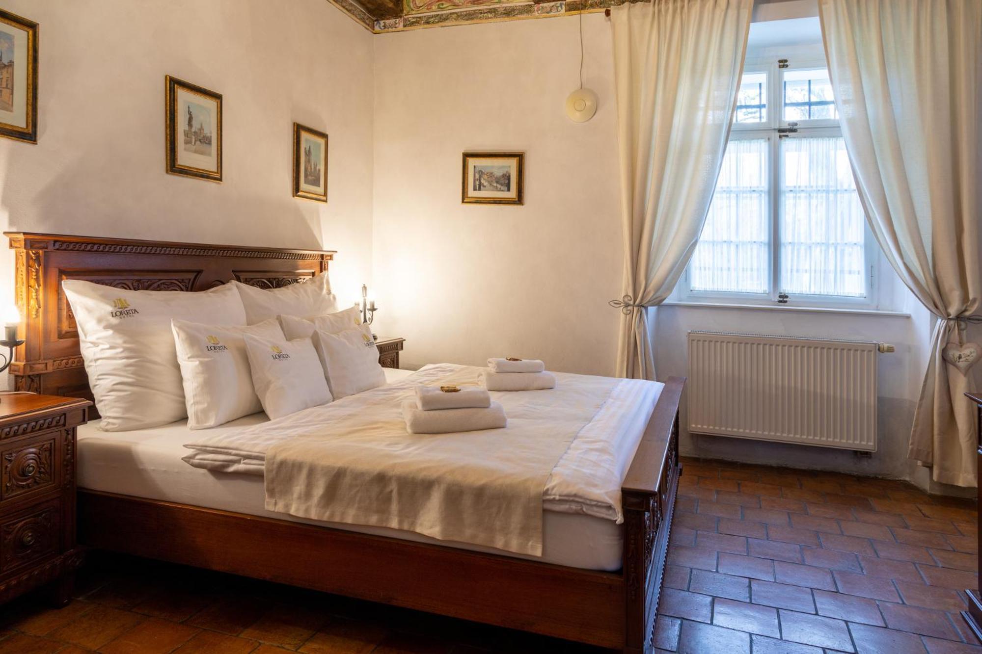 Loreta Hotel Прага Екстер'єр фото