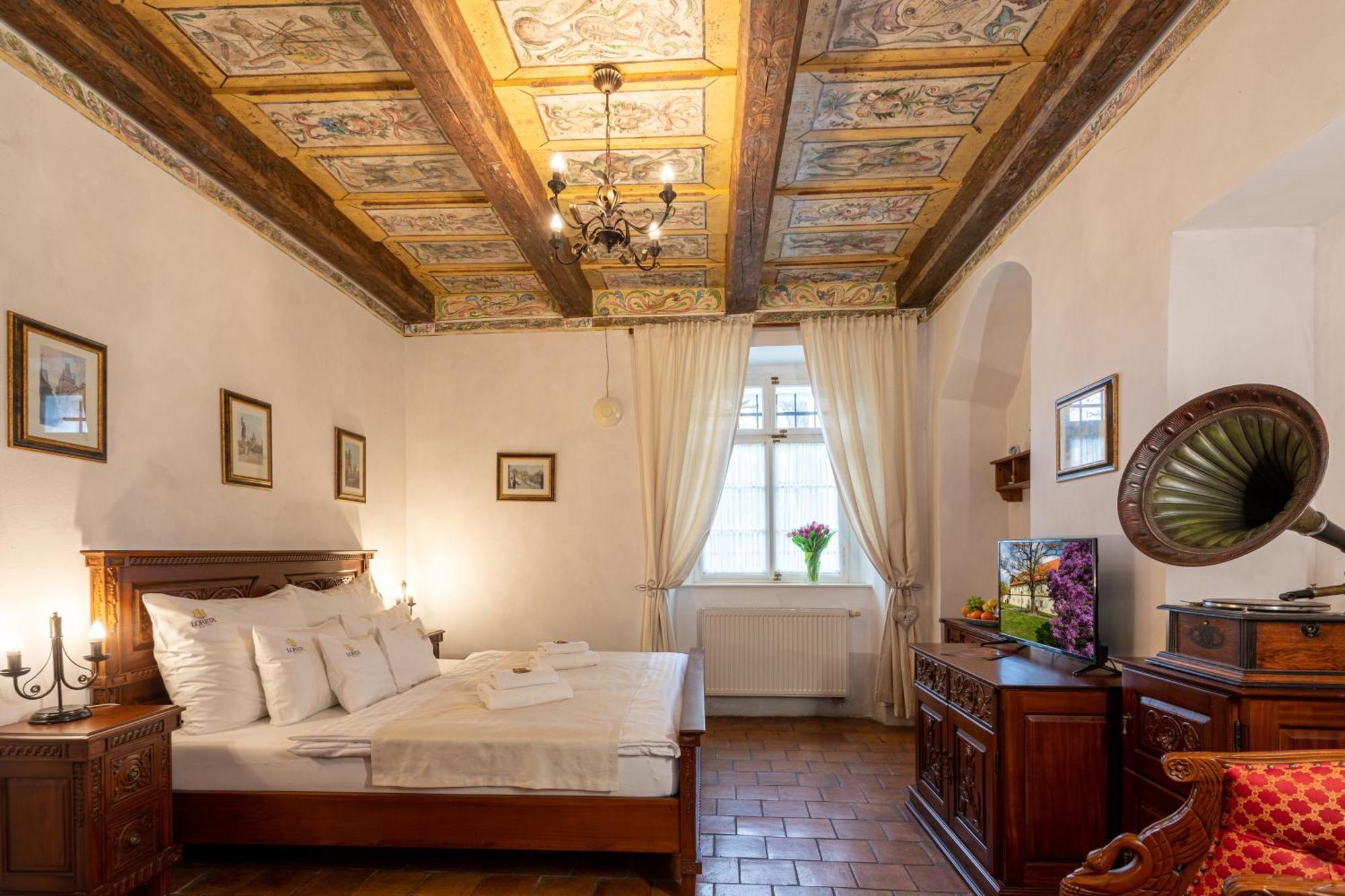 Loreta Hotel Прага Екстер'єр фото