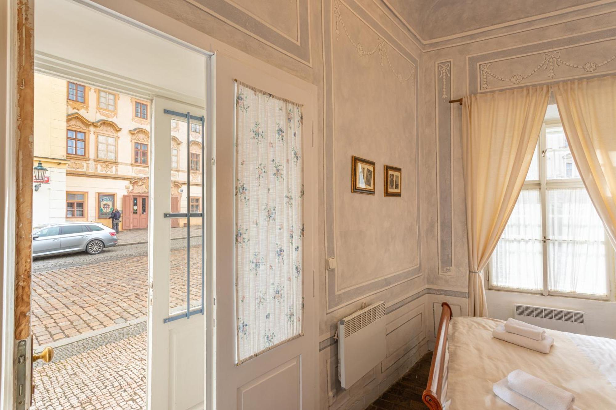 Loreta Hotel Прага Екстер'єр фото
