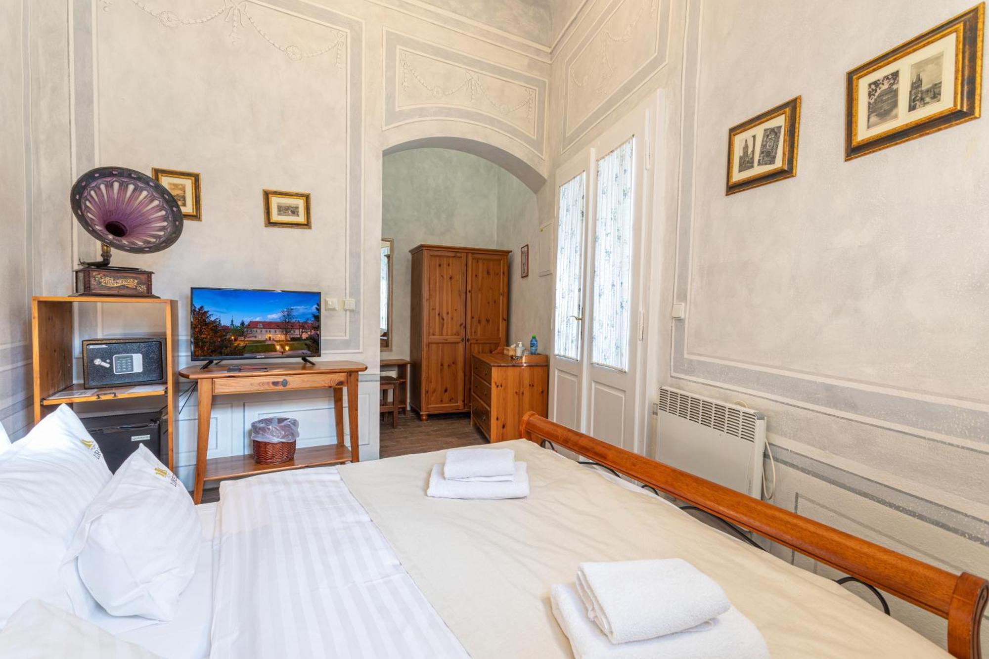 Loreta Hotel Прага Екстер'єр фото