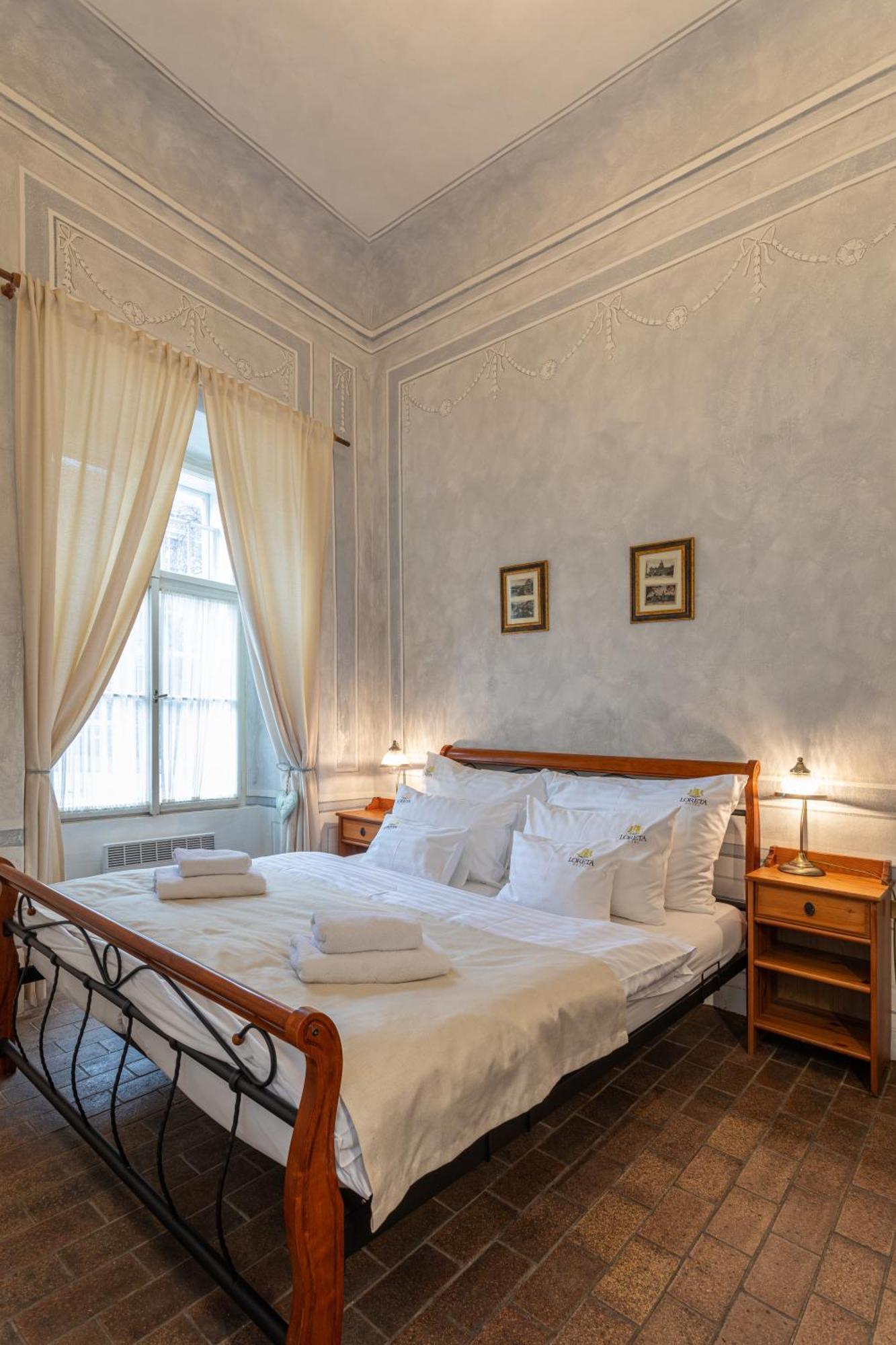 Loreta Hotel Прага Екстер'єр фото