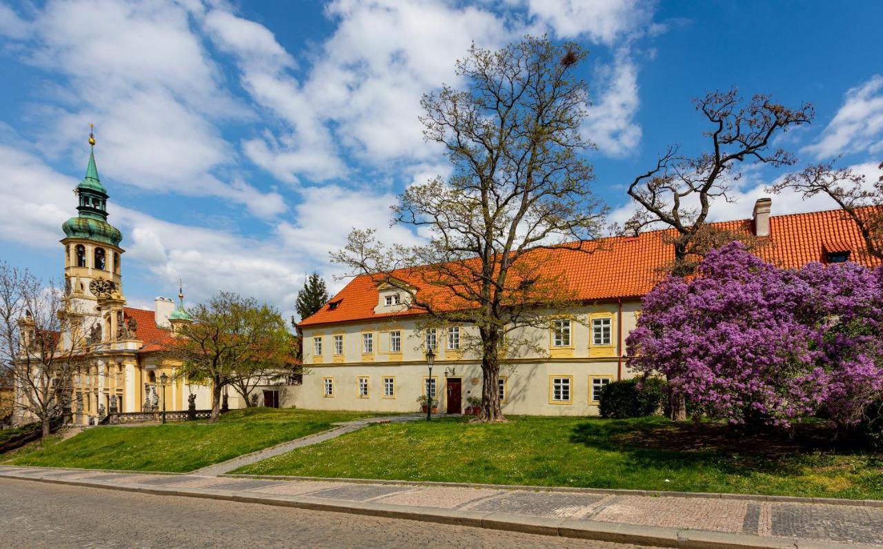 Loreta Hotel Прага Екстер'єр фото
